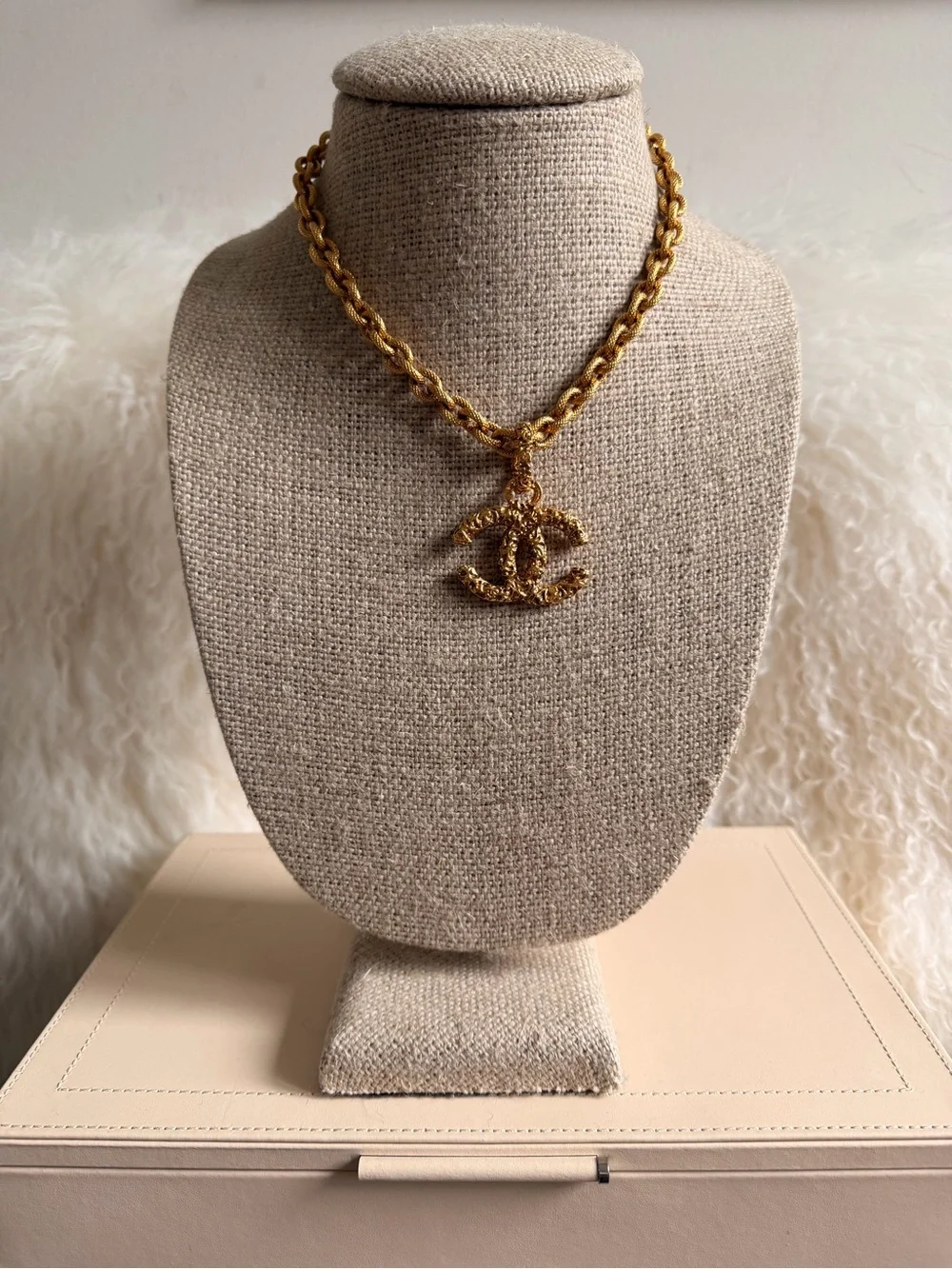 CHANEL Gold CC Pendant lava Necklace